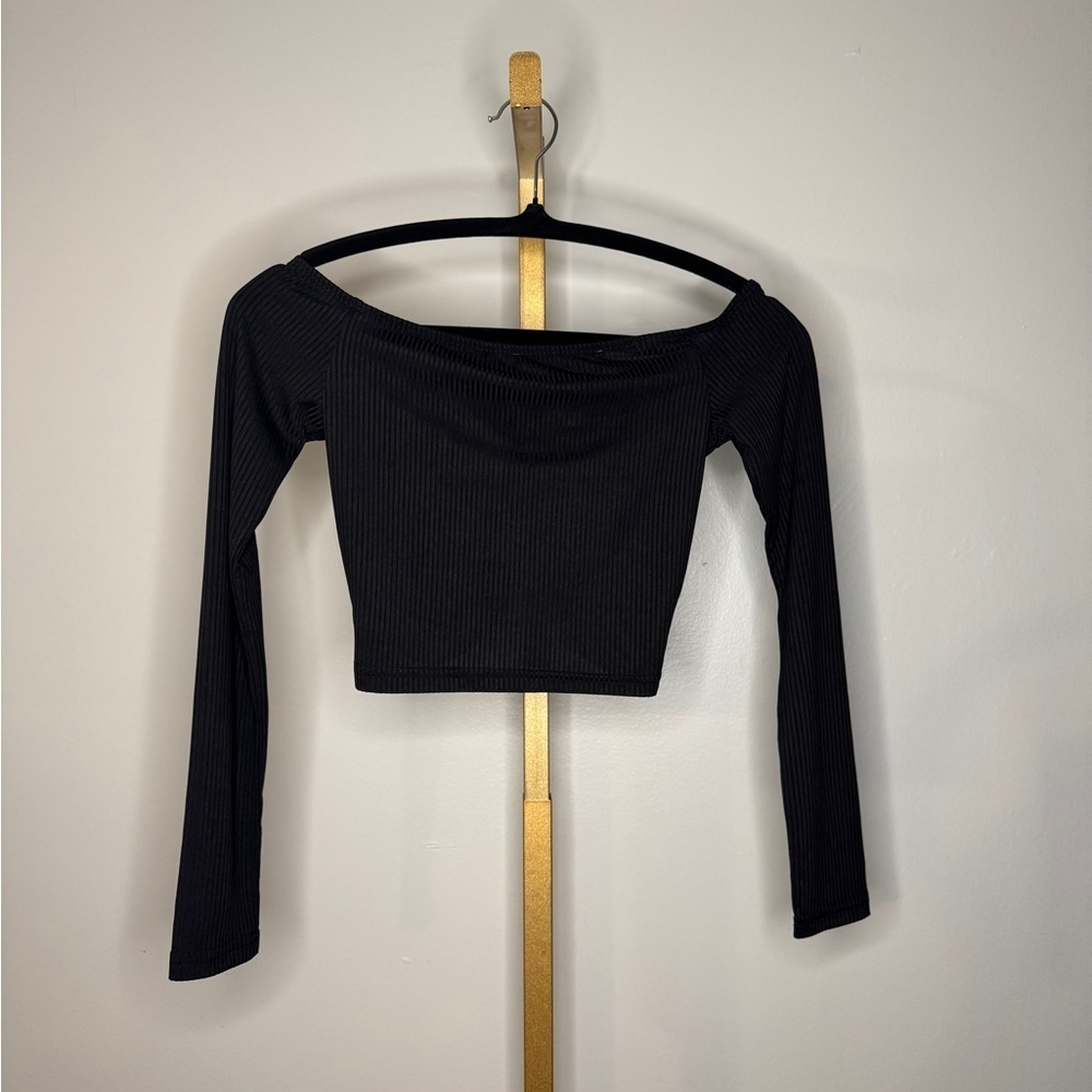Black Ruched Off-Shoulder Crop Top - Picture 3 of 4